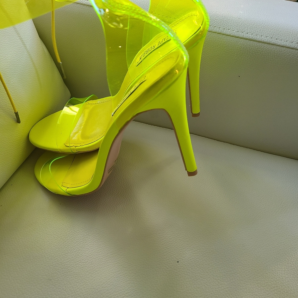 Cape Robbin 💚💛 Neon 💛💚 yellow heels - Picture 4 of 13